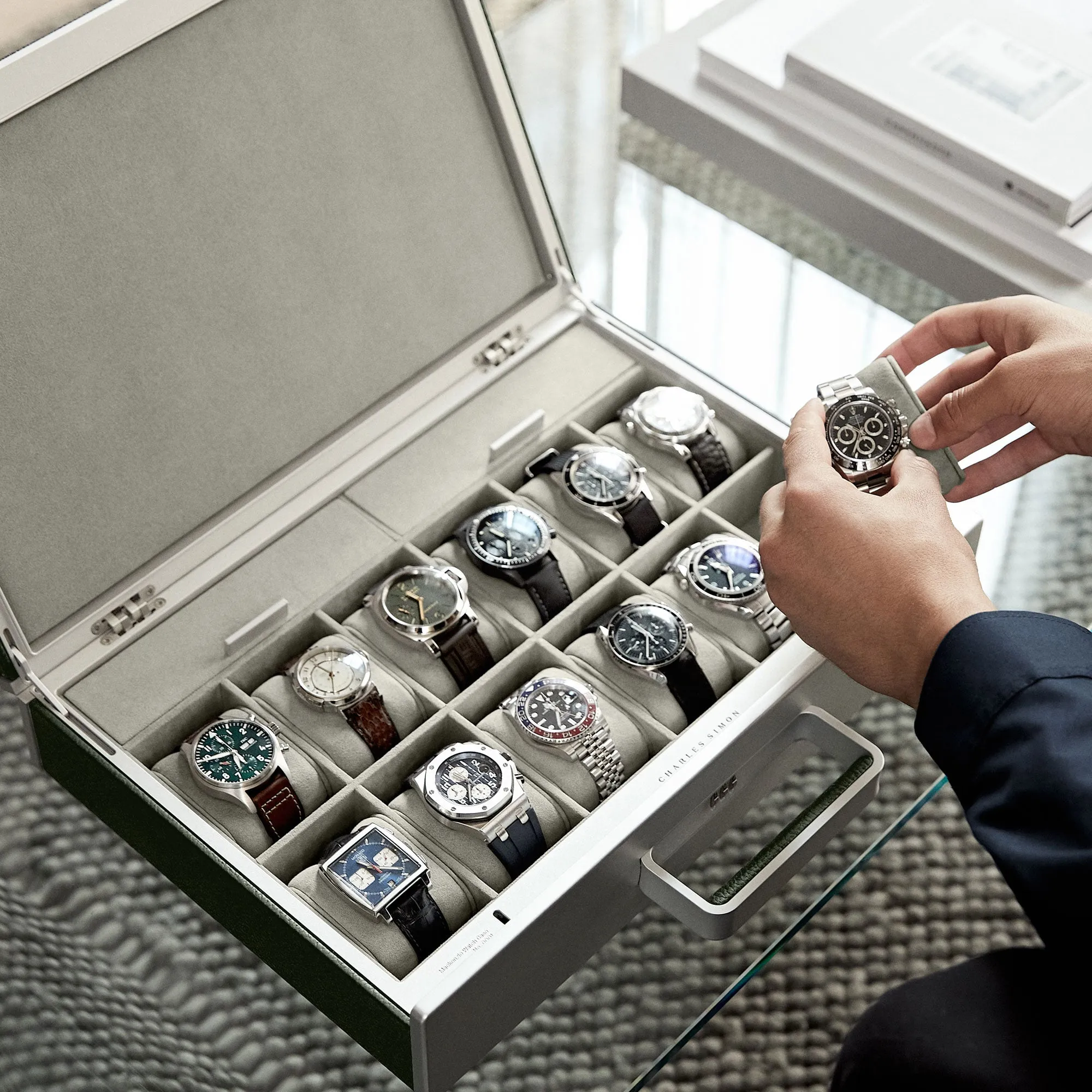 MACKENZIE 12 WATCH BRIEFCASE - KHAKI / GREY