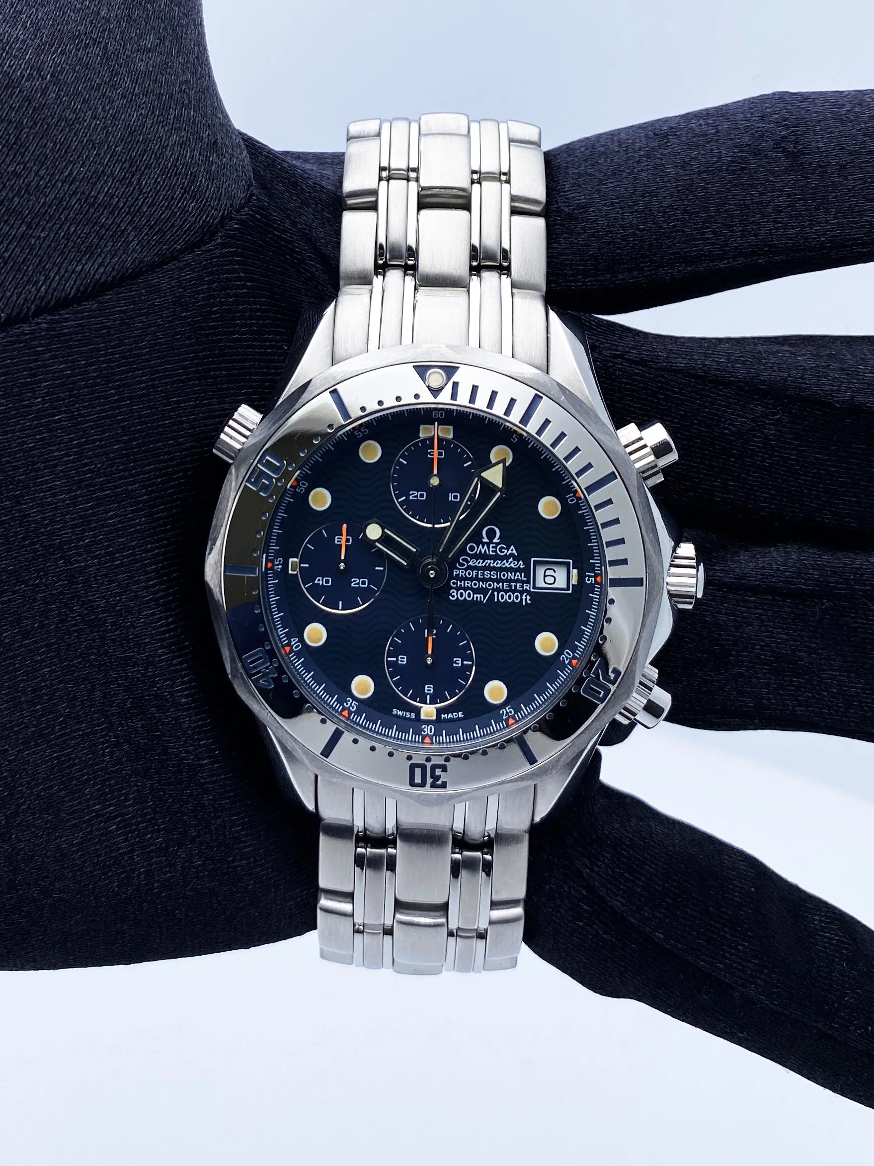 Omega Seamaster 2598.80.00 Chronograph Diver Mens Watch
