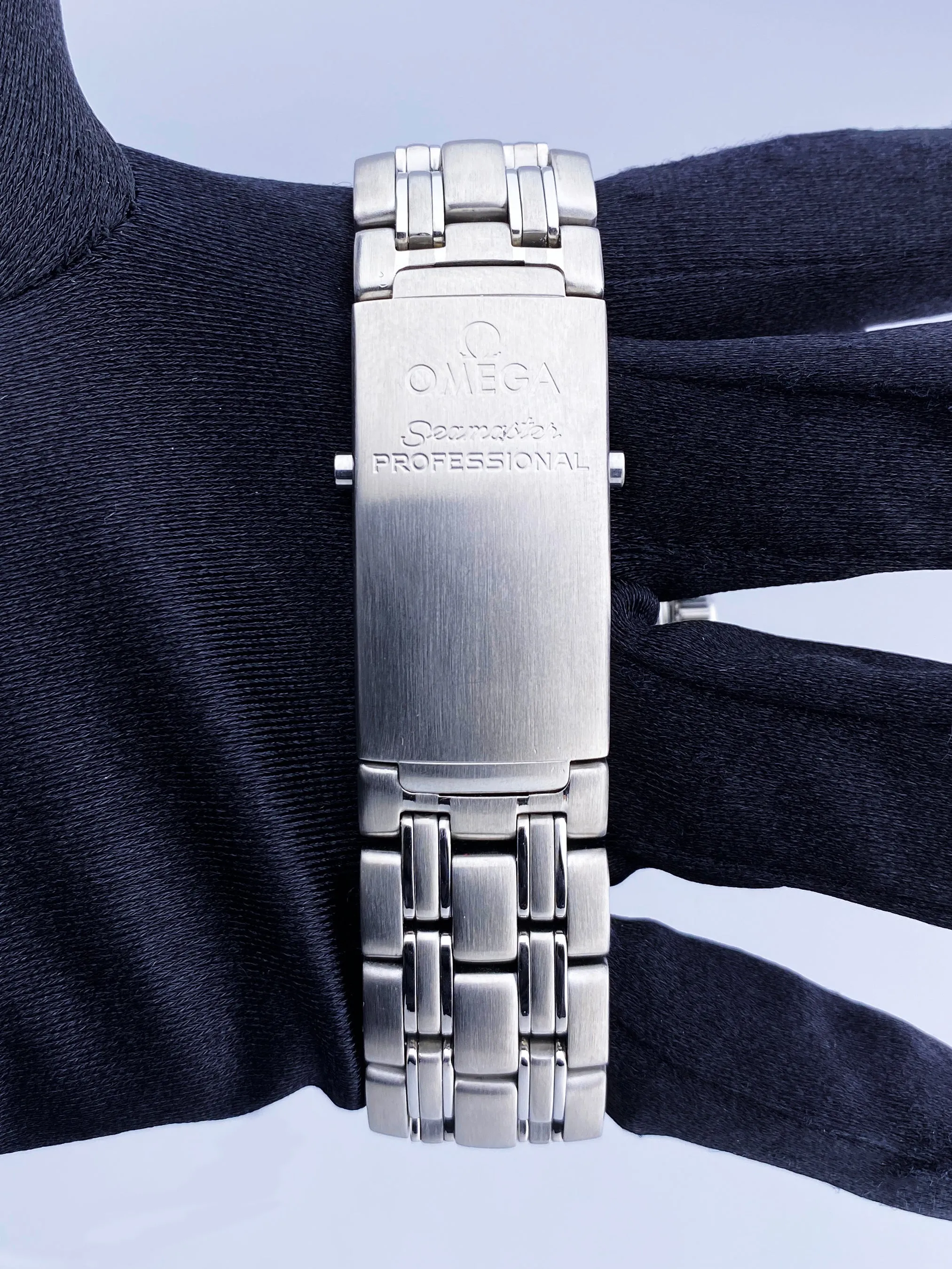 Omega Seamaster 2598.80.00 Chronograph Diver Mens Watch