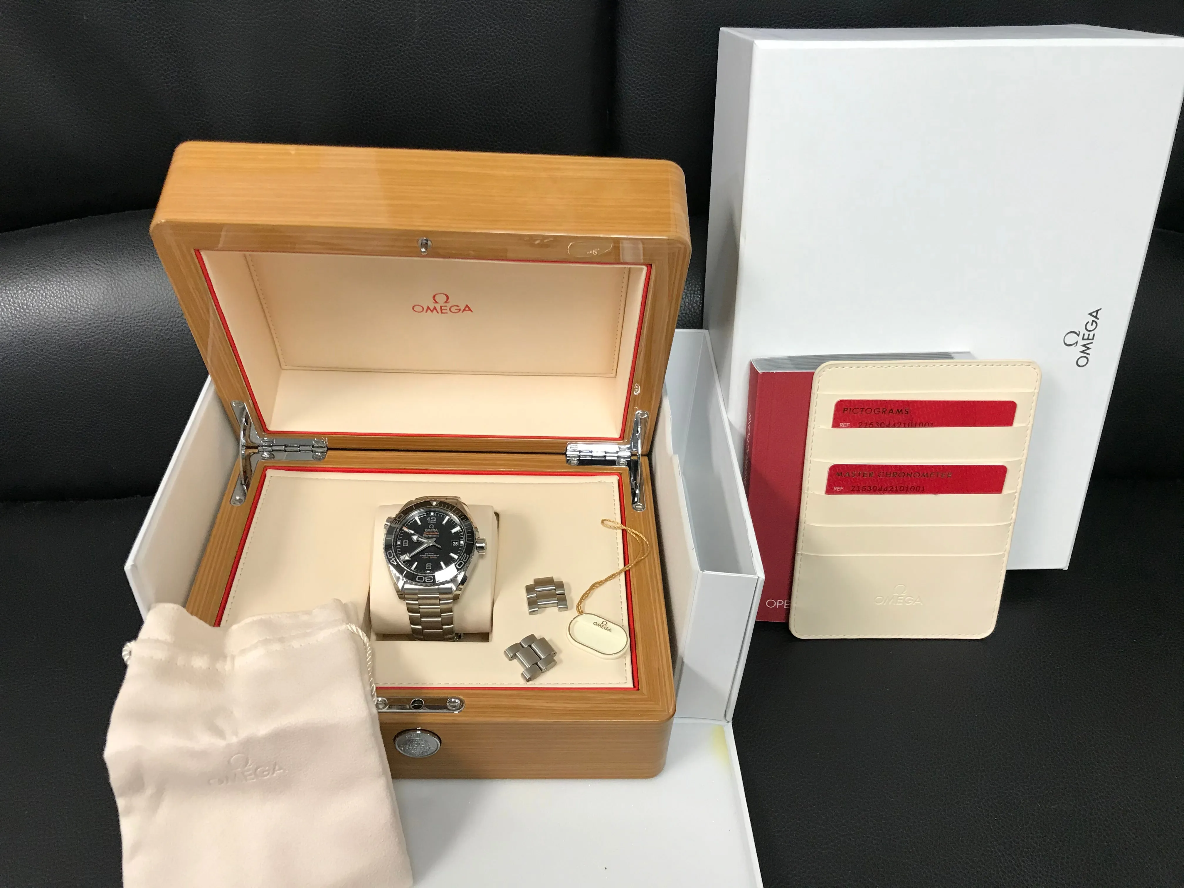 Omega Seamaster Planet Ocean Planet Ocean 215.30.44.21.01.001 Black Dial Automatic Men's Watch