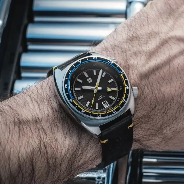 Straton Tourer GMT (Black) - Swiss&nbsp;Mvmt