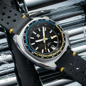 Straton Tourer GMT (Black) - Swiss&nbsp;Mvmt